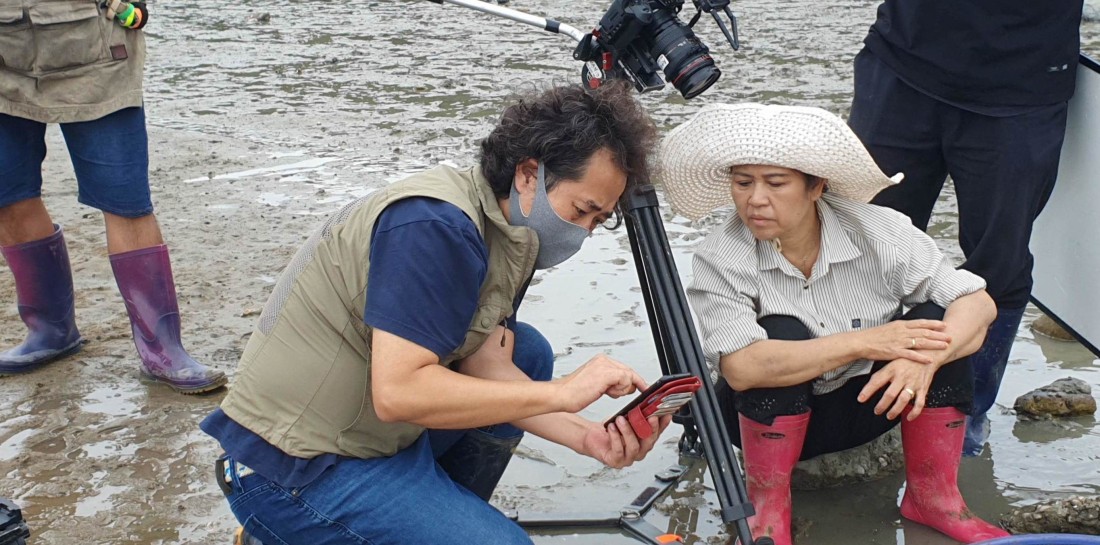 K-Public WiFi 다문화편 해변 촬영 현장 - 태국 엄마 역할 배우 연기 장면